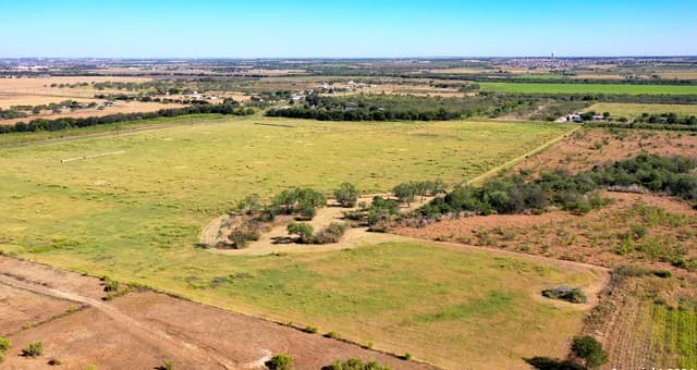 rental at TRACT 1 N Abbott Rd in St Hedwig, TX — photo 5