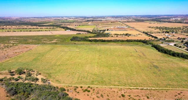 rental at TRACT 4 N Abbott Rd in St Hedwig, TX — photo 3