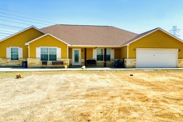 3-bedroom rental at 8546 Real Rd in San Antonio, TX — photo 1
