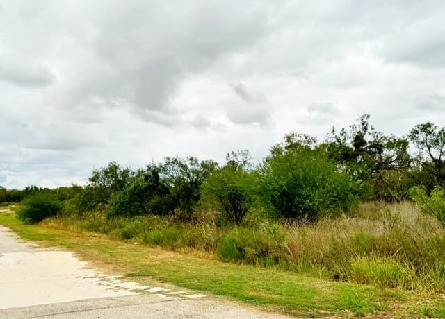 rental at 103 Cr 2636 in Devine, TX — photo 4