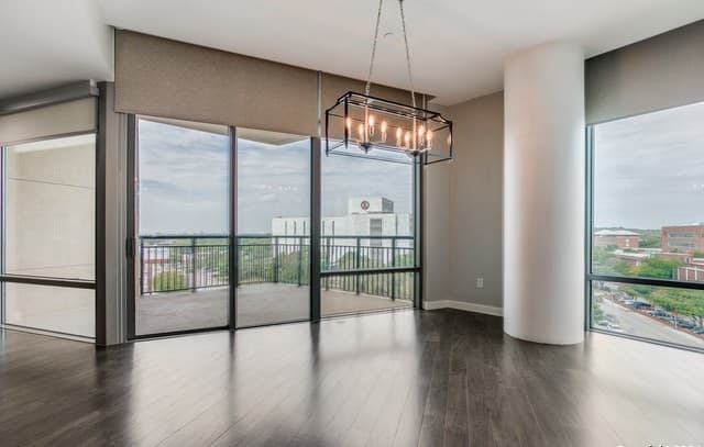 2-bedroom rental at 4242 Broadway St. Unit 504 in San Antonio, TX — photo 3