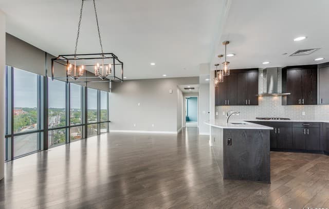 2-bedroom rental at 4242 Broadway St. Unit 504 in San Antonio, TX — photo 5