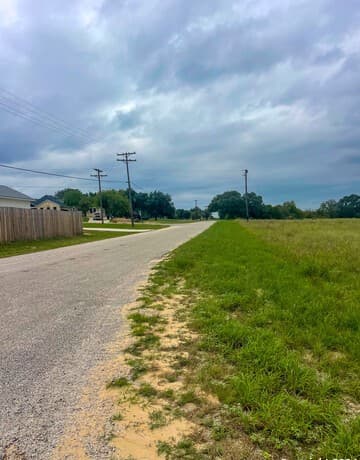 rental at 140 Lone Star Dr in Poteet, TX — photo 3