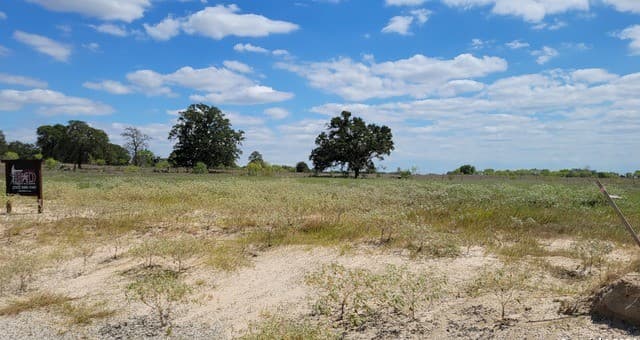rental at 130 Firewheel Loop in Floresville, TX — photo 2
