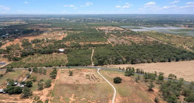 rental at 19366 Benton City Rd in Somerset, TX — photo 4