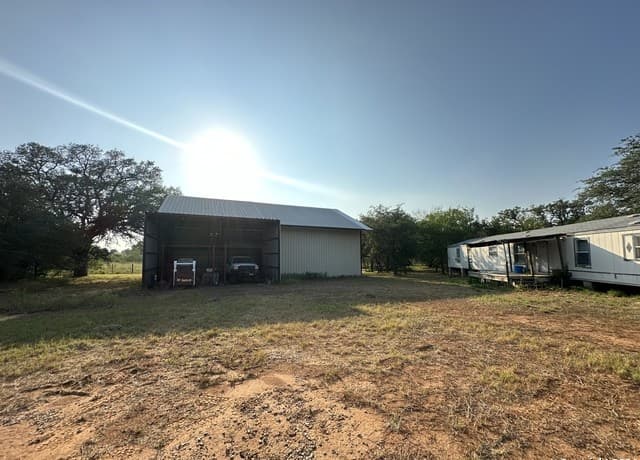 3-bedroom rental at 10.5+- AC 19366 Benton City Rd in Somerset, TX — photo 1