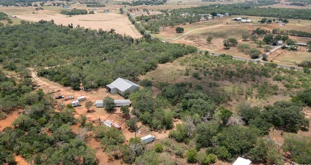 3-bedroom rental at 10.5+- AC 19366 Benton City Rd in Somerset, TX — photo 5
