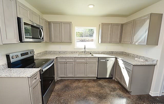 3-bedroom rental at 1559 Golf Course Dr. in Spring Branch, TX — photo 3