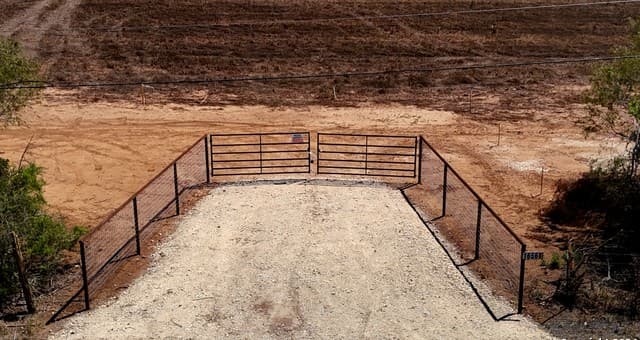 rental at 16568 New Berlin Rd in St Hedwig, TX — photo 1