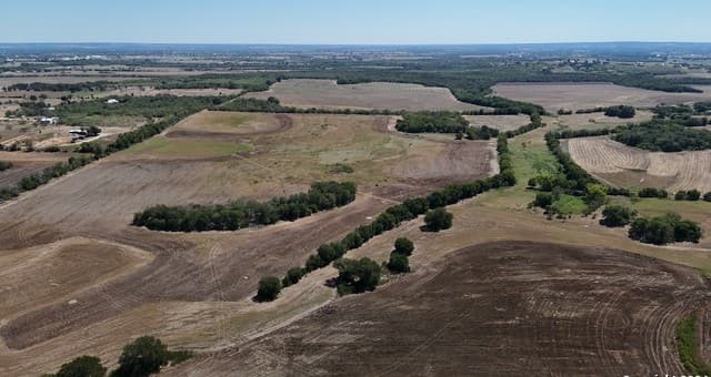 rental at 16568 New Berlin Rd in St Hedwig, TX — photo 2