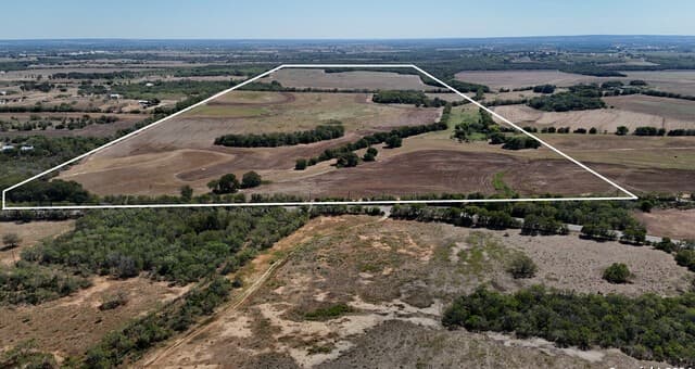 rental at 16568 New Berlin Rd in St Hedwig, TX — photo 3