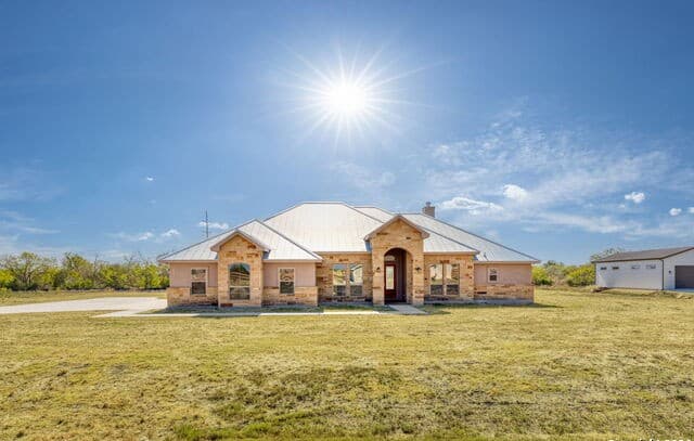 4-bedroom rental at 321 Farmhouse Drive in Marion, TX — photo 2