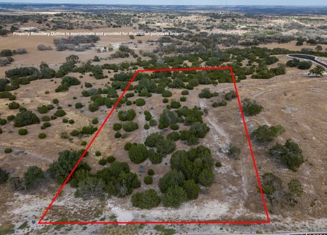 rental at 30 Buckskin Path in Fredericksburg, TX — photo 1