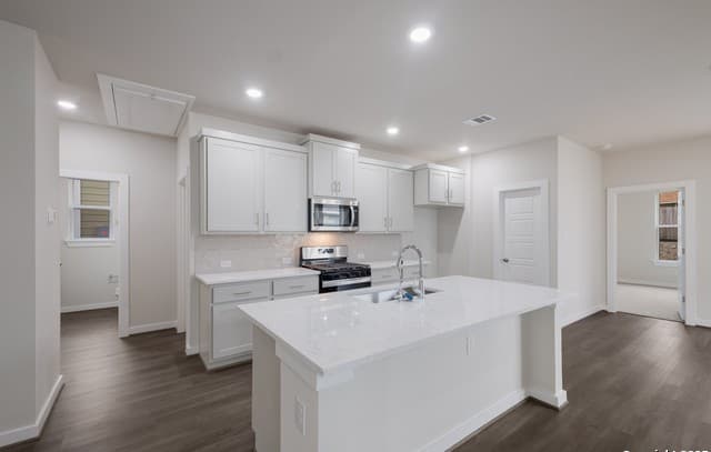 3-bedroom rental at 6022 Calgary Park in San Antonio, TX — photo 3