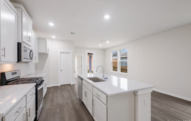 3-bedroom rental at 6022 Calgary Park in San Antonio, TX — photo 4