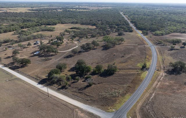 rental at 2991 Cr 442 in Stockdale, TX — photo 1