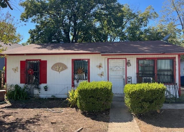 3-bedroom rental at 237 Juanita Ave in San Antonio, TX — photo 4