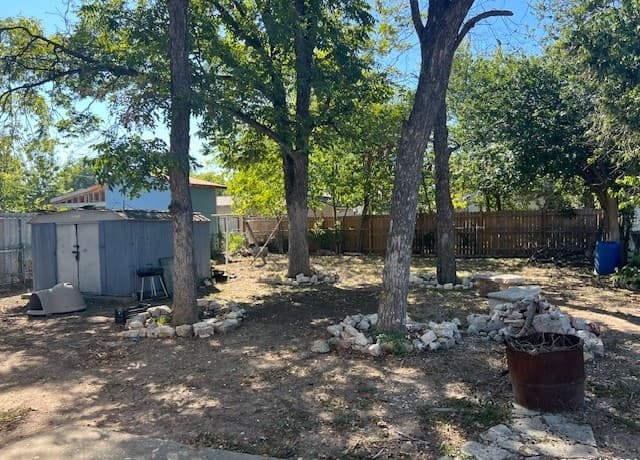 2-bedroom rental at 229 Juanita Ave in San Antonio, TX — photo 5