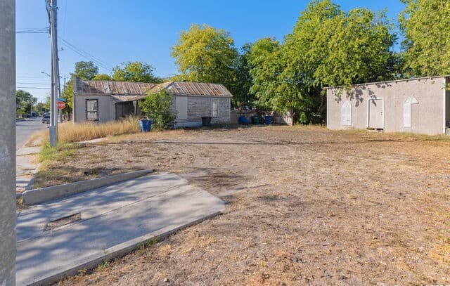 rental at 145 Forrest Ave in San Antonio, TX — photo 4