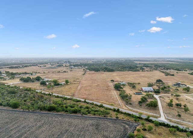 rental at 000 Youngsford Rd in Marion, TX — photo 2