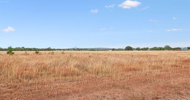 rental at 000 Youngsford Rd in Marion, TX — photo 4