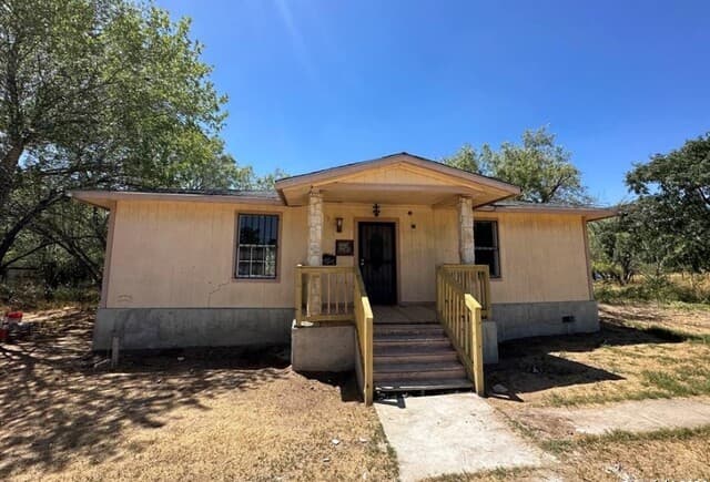 3-bedroom rental at 10765 State Highway 16 in Poteet, TX — photo 1