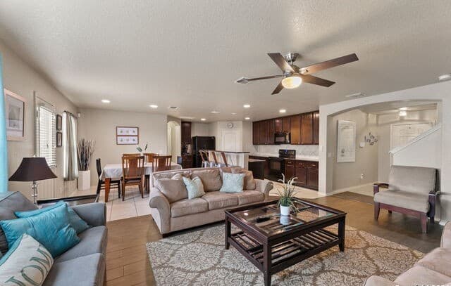 4-bedroom rental at 3922 Verde Bosque in San Antonio, TX — photo 3