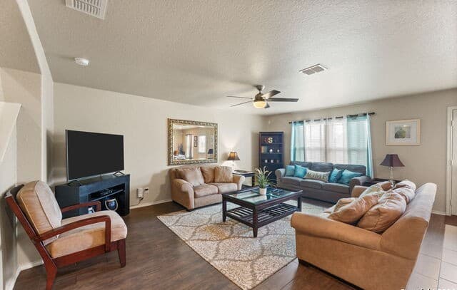 4-bedroom rental at 3922 Verde Bosque in San Antonio, TX — photo 5