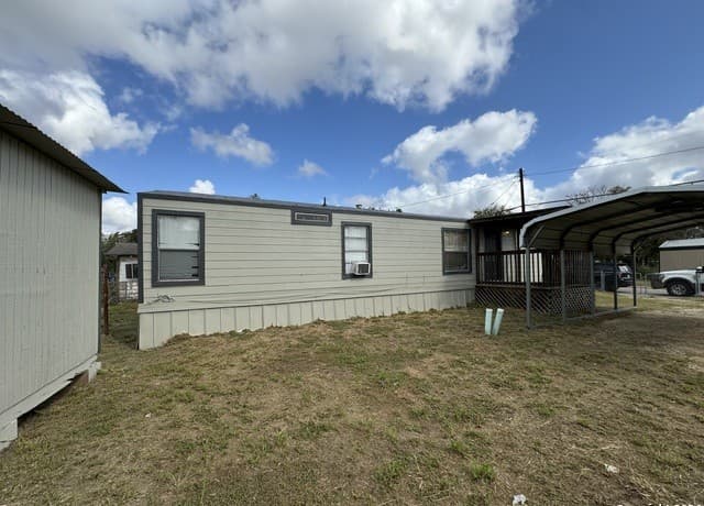 2-bedroom rental at 1217 Southway in Pleasanton, TX — photo 4