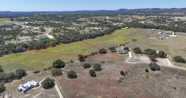 3-bedroom rental at 731 Salt Grass Trail in Bandera, TX — photo 3