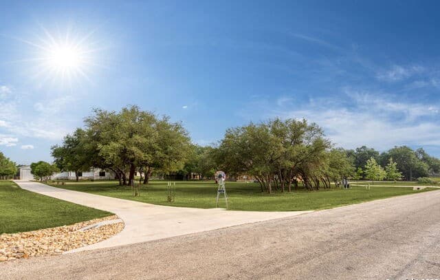 3-bedroom rental at 732 Salt Grass Trail in Bandera, TX — photo 4