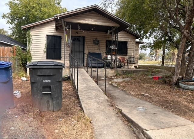 3-bedroom rental at 1035 Dakota St in San Antonio, TX — photo 1