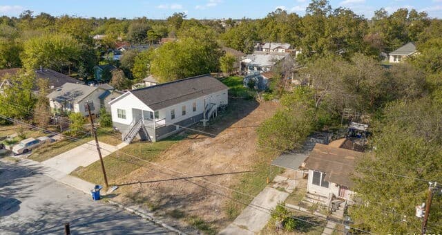 rental at 1827 Center St in San Antonio, TX — photo 1