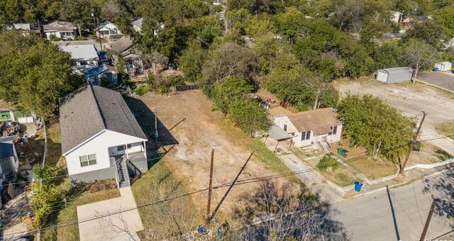 rental at 1827 Center St in San Antonio, TX — photo 3