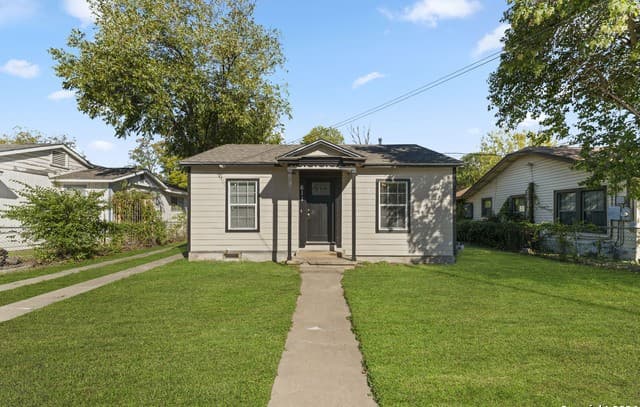 3-bedroom rental at 611 Kirk Pl in San Antonio, TX — photo 2
