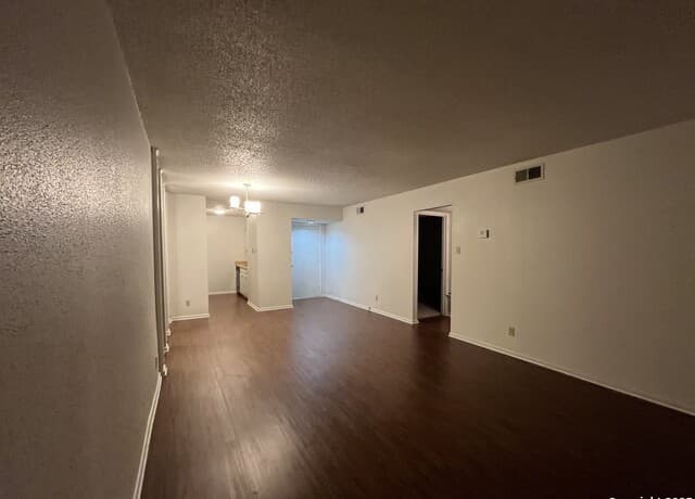 2-bedroom rental at 1819 Babcock Rd Unit 116A in San Antonio, TX — photo 5