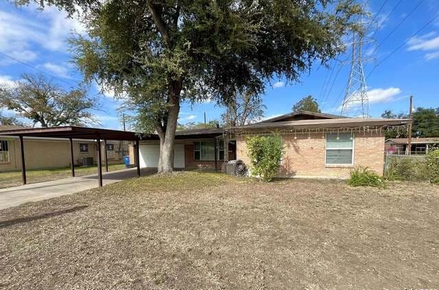 3-bedroom rental at 4811 Hershey in San Antonio, TX — photo 3