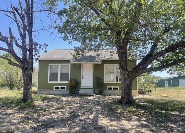 2-bedroom rental at 4235 Mickey Rd in San Antonio, TX — photo 3