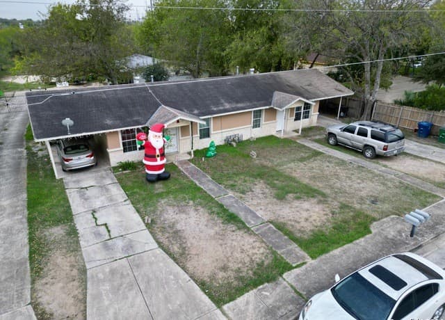 rental at 228 W Ansley Blvd in San Antonio, TX — photo 1