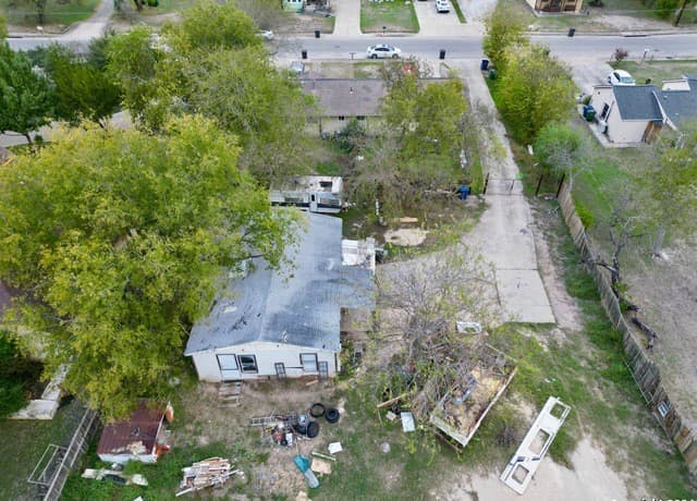rental at 228 W Ansley Blvd in San Antonio, TX — photo 4