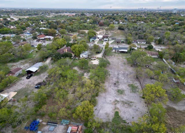 rental at 228 W Ansley Blvd in San Antonio, TX — photo 5
