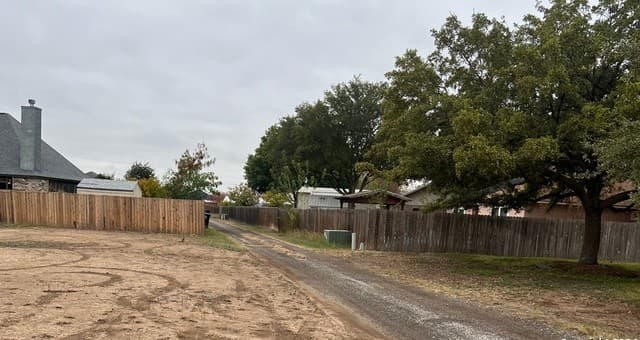 rental at 702 34th Street in Hondo, TX — photo 5