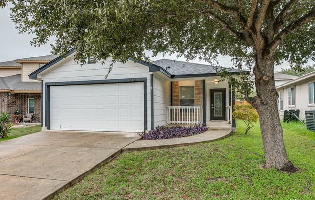 2-bedroom rental at 6807 Cougar Clf in San Antonio, TX — photo 2