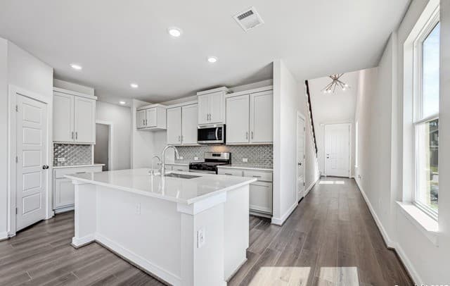 3-bedroom rental at 6039 Calgary Park in San Antonio, TX — photo 2