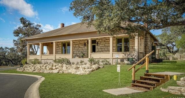 2-bedroom rental at 24626 Cliff Line in San Antonio, TX — photo 5