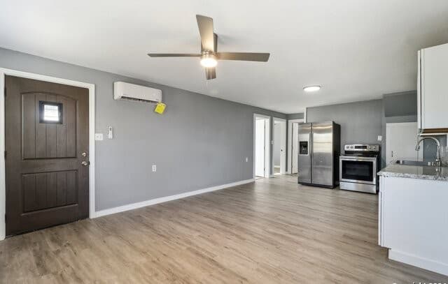 4-bedroom rental at 132 Renfro Dr in Devine, TX — photo 5