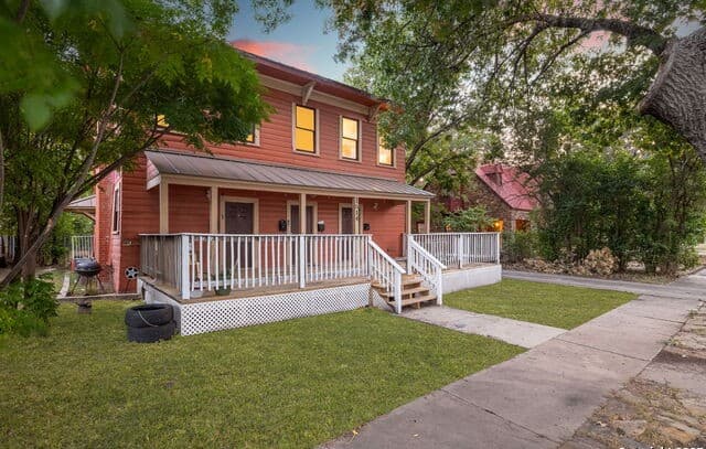 rental at 2028 W Woodlawn Ave in San Antonio, TX — photo 3