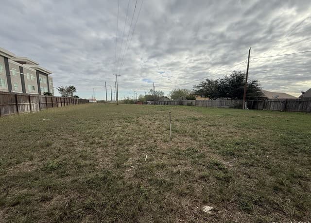 rental at 0 BMT Drive in Jourdanton, TX — photo 4