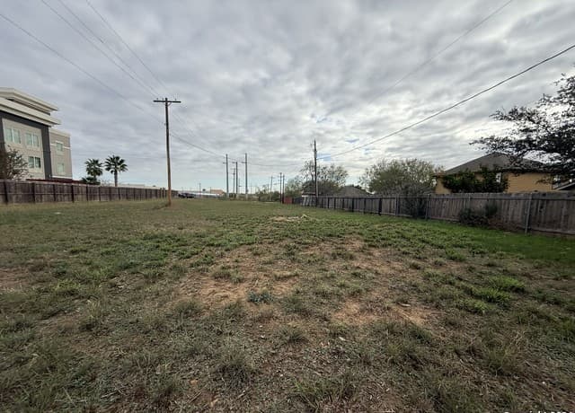 rental at 0 BMT Drive in Jourdanton, TX — photo 5