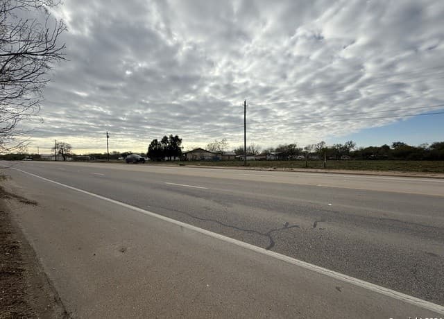 rental at 0 Hwy 97 in Jourdanton, TX — photo 1